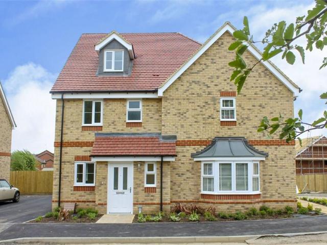 Brick Field, Fenny Stratford 3 bed semi detached house to rent £1,750 pcm £404 pw