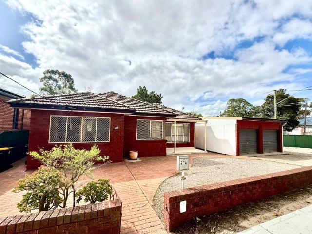 BRICK HOME NEAR STATION
