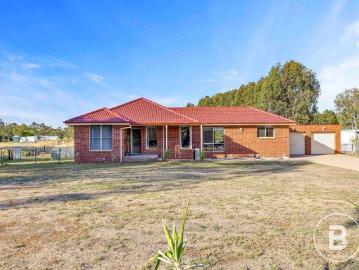 Brick Home on Approx. 2.5 Acres Close to Ararat CBD