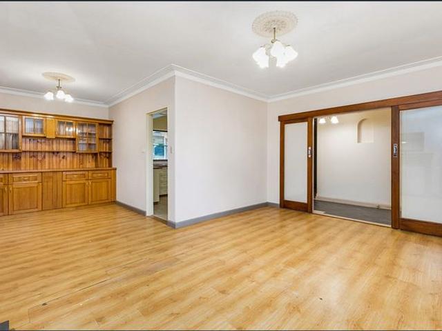 BRICK HOME, FANTASTIC LOCATION!