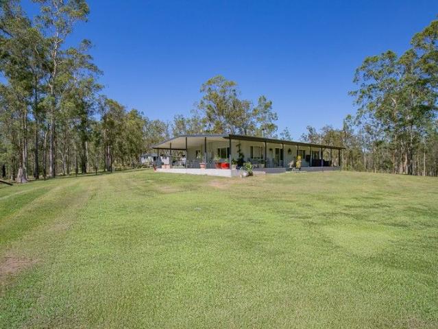 Brick Home + Granny Flat + Rolling Lightly Timbered Fenced Acres 22 Minutes From Town 40Ha. 100Ac