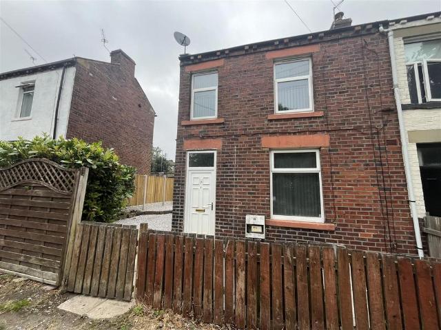 Brick Row, Bradford BD12 2 bed end of terrace house to rent £800 pcm £185 pw