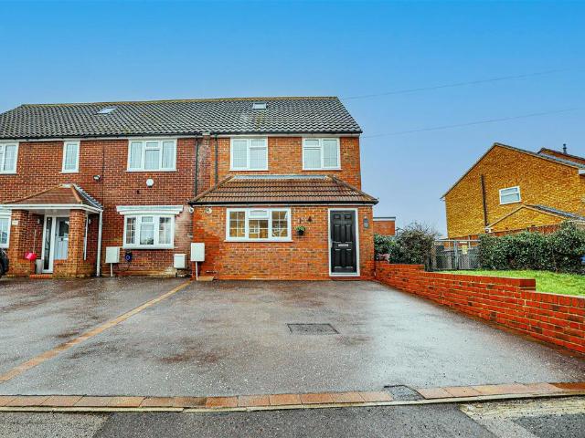 Brickmakers Lane, Hemel Hempstead, HP3 3 bed house to rent £2,500 pcm £577 pw