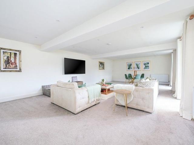 Brickhouse Hill, Eversley, Hook, RG27