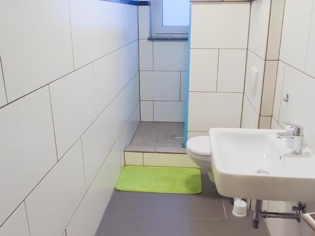 Bricht 2 Room Apartment, Duisburg Amsterdam Apartments for Rent