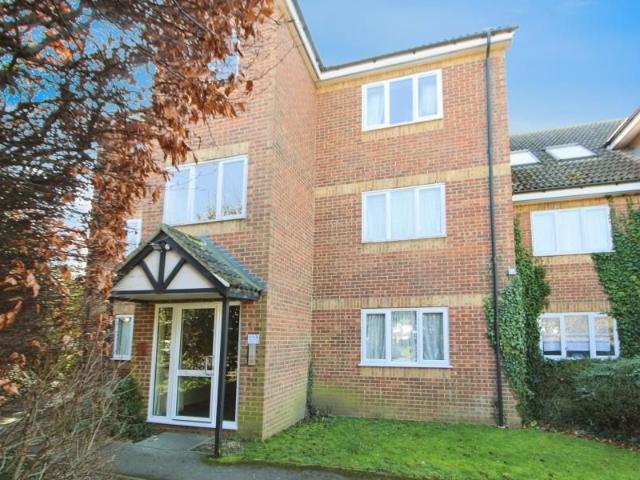 Bridgewater Court, Langley SL3, 1 bed flat to rent, £1,150 pcm | PrimeLocation