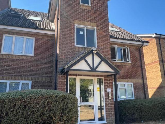 Bridgewater Court, Slough SL3, 1 bed flat to rent, £1,350 pcm | PrimeLocation