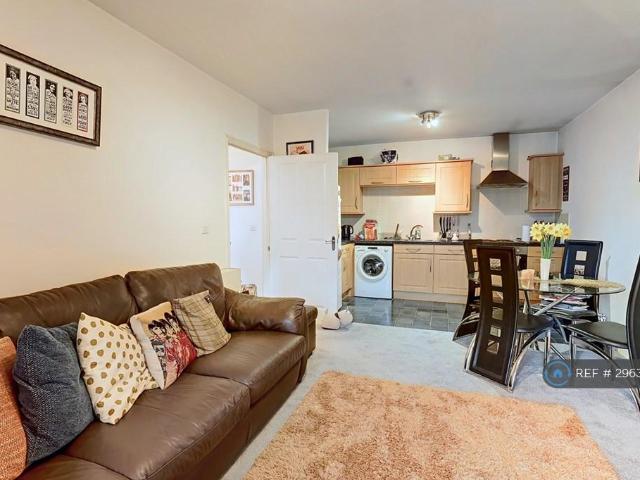 Bridgewater Close, Frodsham, WA6 2 bed flat to rent £1,045 pcm £241 pw