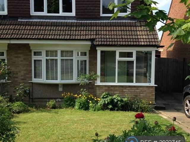 Bridgewater Road, Berkhamsted, HP4 3 bed semi detached house to rent £2,700 pcm £623 pw