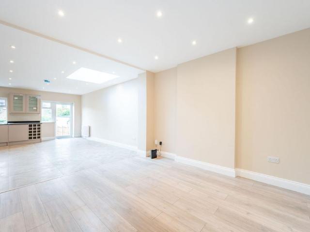 Bridgewater Road, HA0, Alperton. 5 bed end of terrace house to rent £4,000 pcm £923 pw