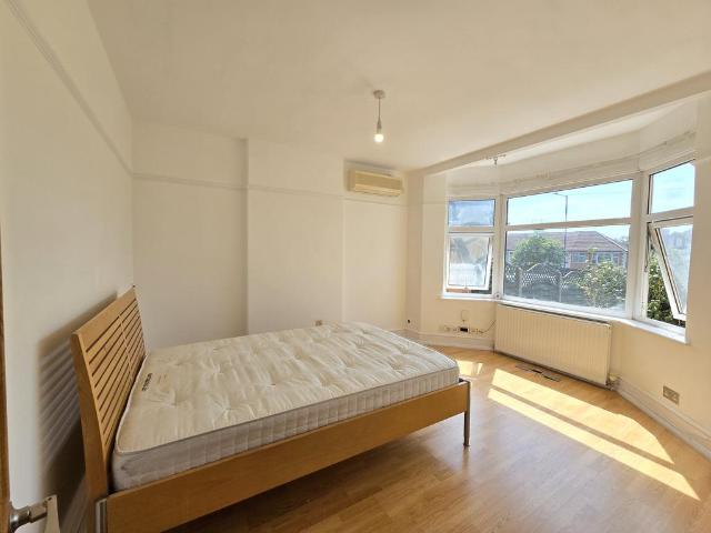 Bridgewater Road, Wembley, HA0 5 bed house to rent £3,500 pcm £808 pw