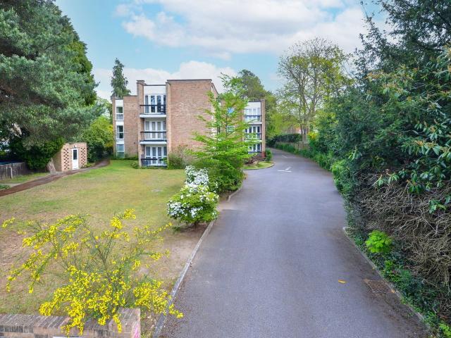 Bridgewater Road, Weybridge KT13, 2 bed flat to rent, £1,700 pcm | PrimeLocation
