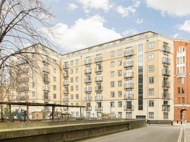 Bridgewater Square, City EC2Y, 2 bed flat to rent, £3,000 pcm | PrimeLocation