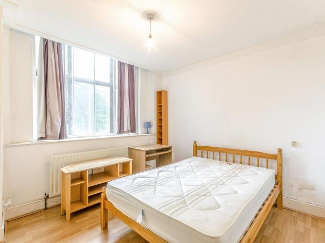 Bridgewater Square, City, London EC2Y, 2 bed flat to rent, £3,077 pcm | PrimeLocation