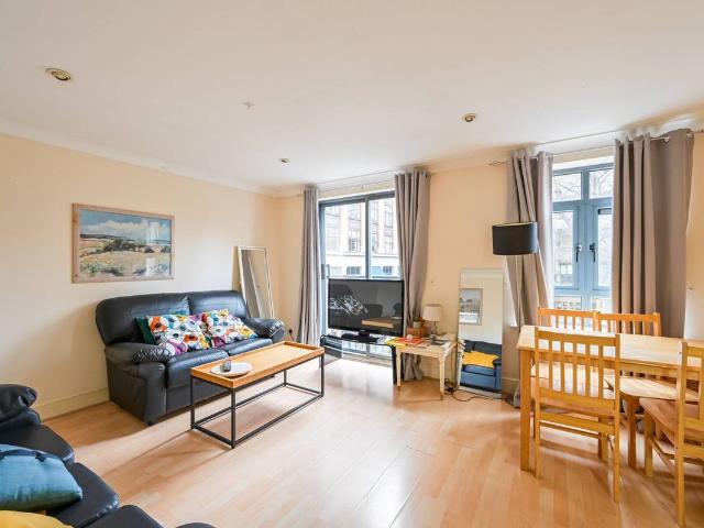 Bridgewater Square, City, London EC2Y, 2 bed flat to rent, £4,000 pcm | PrimeLocation