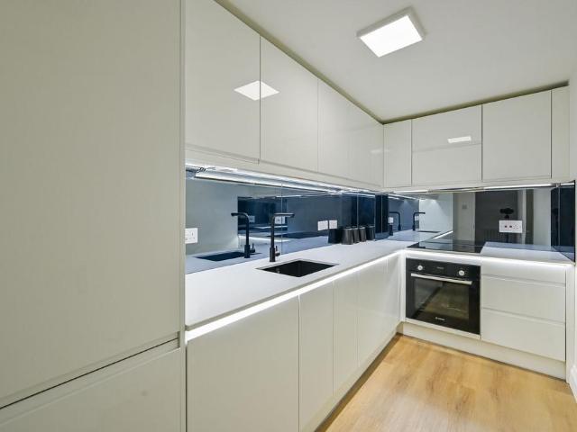 Bridgewater Square, City, London, EC2Y 2 bed flat to rent £6,500 pcm £1,500 pw