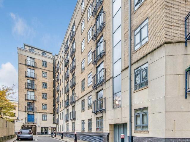 Bridgewater Square, City Of London EC2Y, 2 bed flat to rent, £2,999 pcm | PrimeLocation