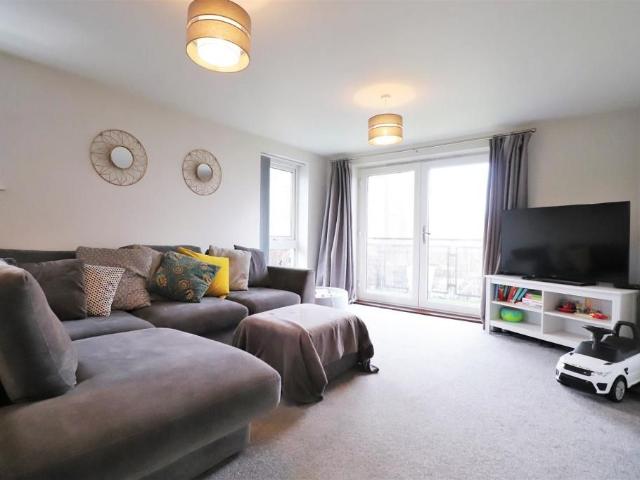 Bridge, Dartford DA1, 2 bed flat to rent, £1,650 pcm | PrimeLocation