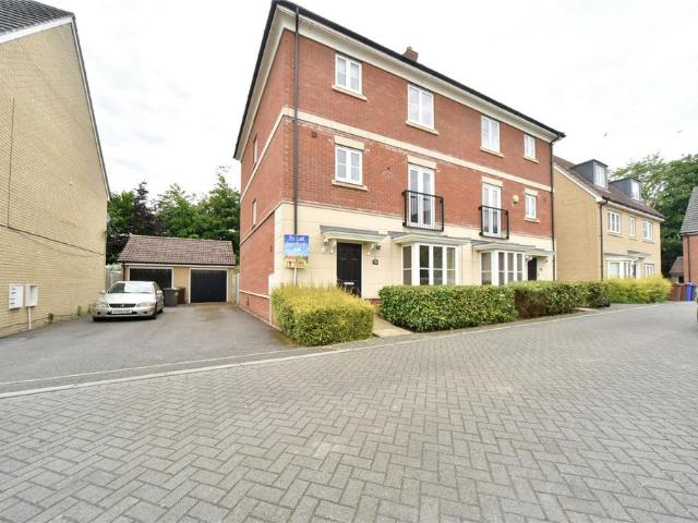 Bridge Farm Close, Mildenhall, Bury. 5 bed semi detached house to rent £2,350 pcm £542 pw