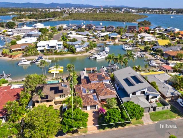BRIDGE FREE BOATING ACCESS | LUXURY WATERFRONT LIVING | ABSOLUTE WATERFRONT