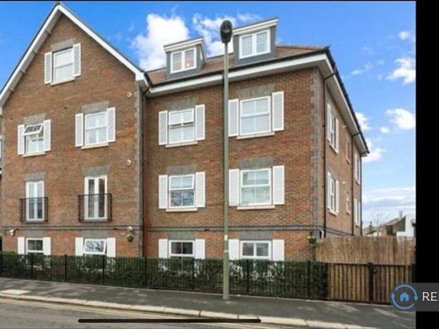 Bridge House, Walton On Thames, KT12 3 bed flat to rent £2,750 pcm £635 pw