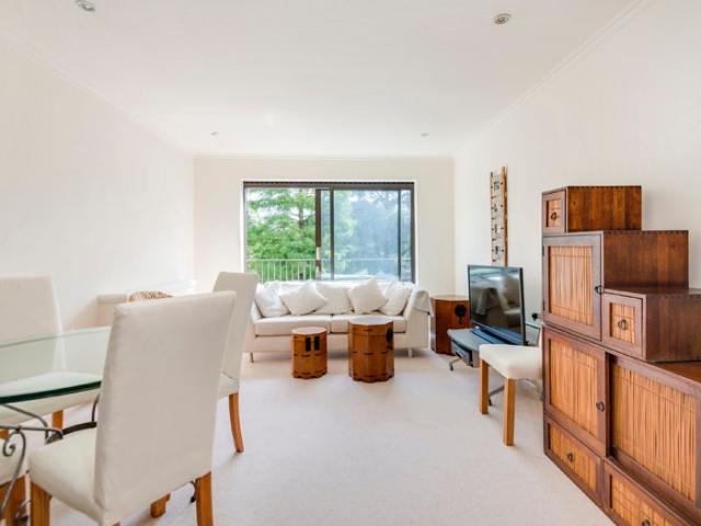 Bridge Lane, London NW11, 2 bed flat to rent, £1,950 pcm | PrimeLocation