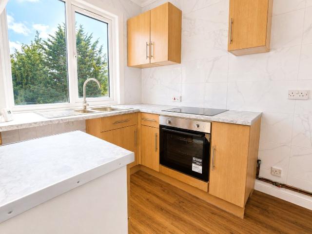 Bridge Lane, London NW11, 3 bed flat to rent, £2,000 pcm | PrimeLocation