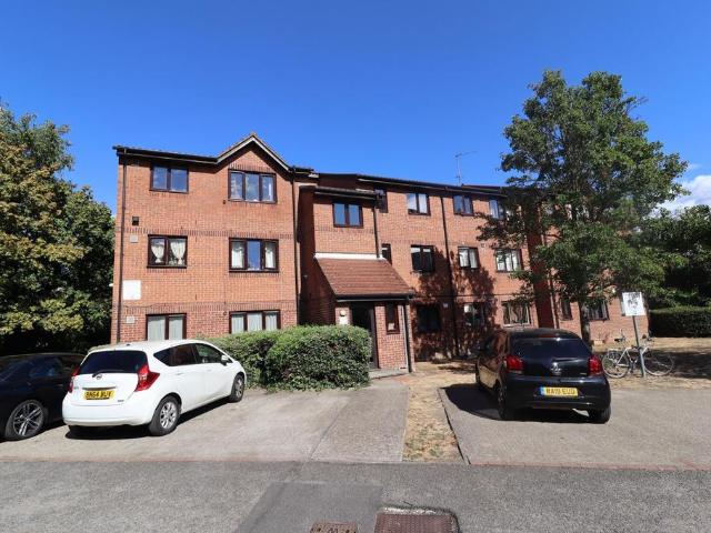 Bridge Meadows, New Cross SE14 Studio to rent £1,350 pcm £312 pw