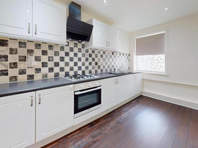 Bridge Street, Otley, LS21 1BQ 2 bed duplex to rent £1,100 pcm £254 pw