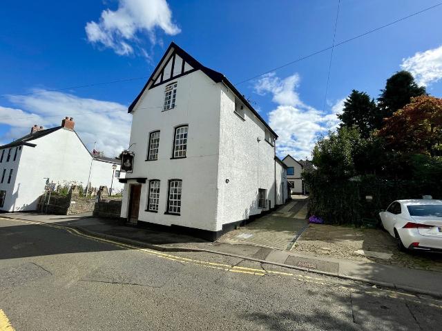 Bridge Street, Chepstow, 5 NP16, 2 bed flat to rent, £1,300 pcm | PrimeLocation