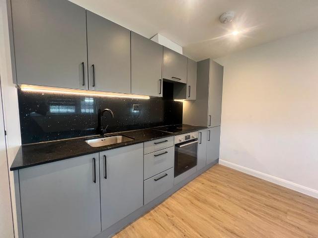 Bridge Street, Leatherhead KT22, 1 bed flat to rent, £1,200 pcm | PrimeLocation