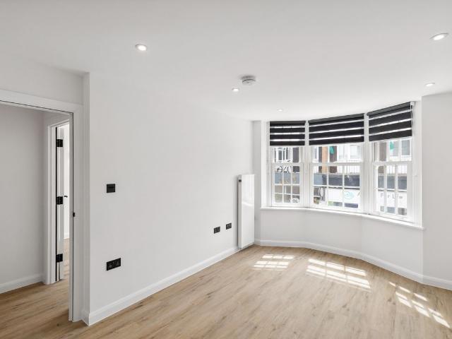Bridge Street, Leatherhead, Surrey KT22, 1 bed flat to rent, £1,350 pcm | PrimeLocation