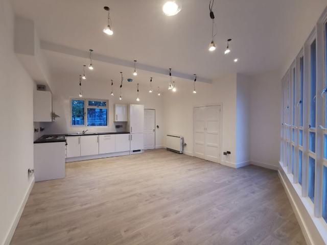 Bridge Street, Pinner HA5, 3 bed flat to rent, £2,300 pcm | PrimeLocation