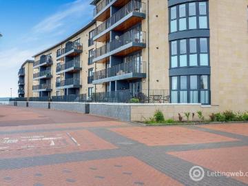 Bridge Street, Portobello, Edinburgh. 3 bed flat to rent £2,200 pcm £508 pw