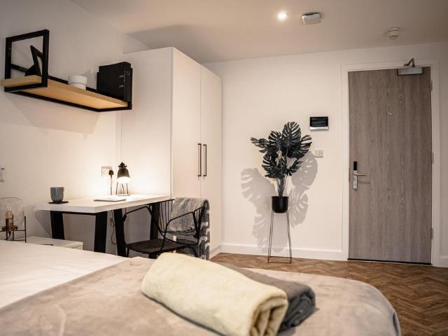 Bridge Street Studios Edition III Studio to rent £900 pcm £208 pw