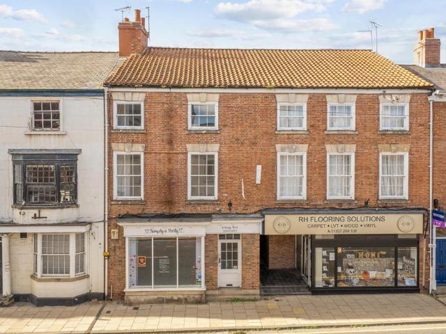 Bridge Street, Tadcaster 2 bed flat to rent £850 pcm £196 pw