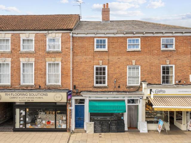 Bridge Street, Tadcaster LS24, 2 bed flat to rent, £800 pcm | PrimeLocation