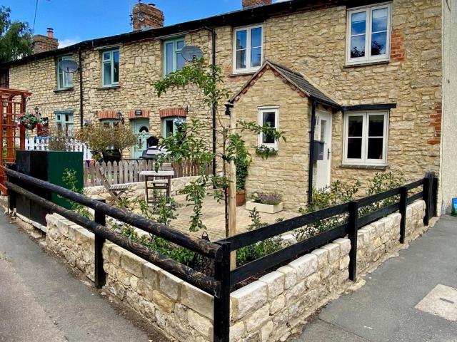 Bridge Street, Thornborough, MK18 2 bed cottage to rent £1,295 pcm £299 pw