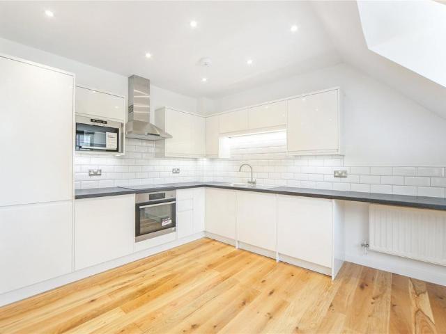 Bridge Street, Walton On Thames, KT12 2 bed flat to rent £1,500 pcm £346 pw