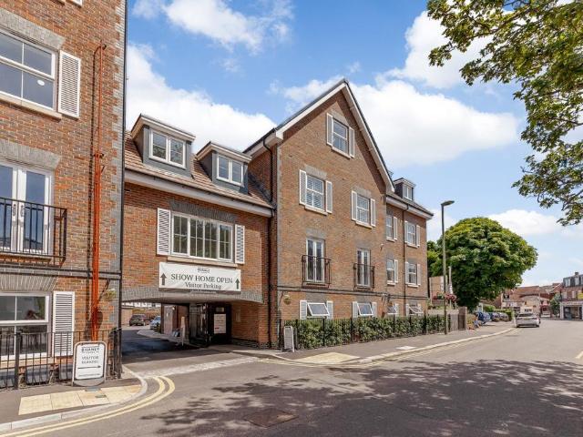 Bridge Street, Walton On Thames, KT12 2 bed flat to rent £1,850 pcm £427 pw