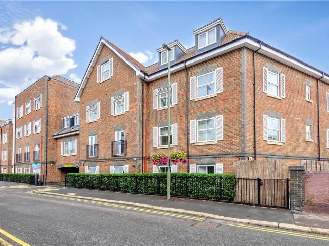 Bridge Street, Walton On Thames, KT12 2 bed flat to rent £2,200 pcm £508 pw
