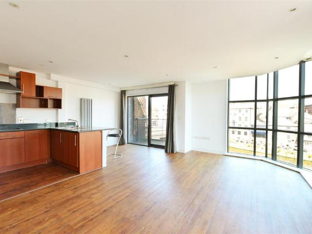 Bridge Street, York 2 bed apartment to rent £2,000 pcm £462 pw