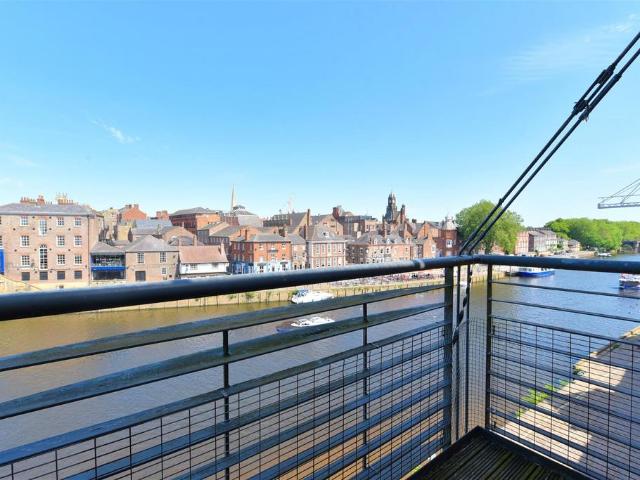 Bridge Street, York 2 bed apartment to rent £2,000 pcm £462 pw