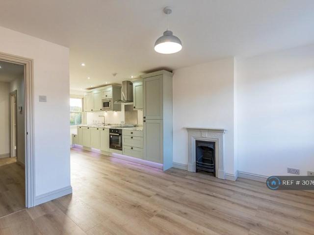 Bridge Road, Uxbridge, UB8 3 bed maisonette to rent £2,300 pcm £531 pw