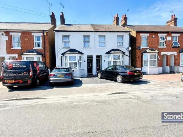 Bridge Road, Uxbridge UB8 3 bed terraced house to rent £2,500 pcm £577 pw