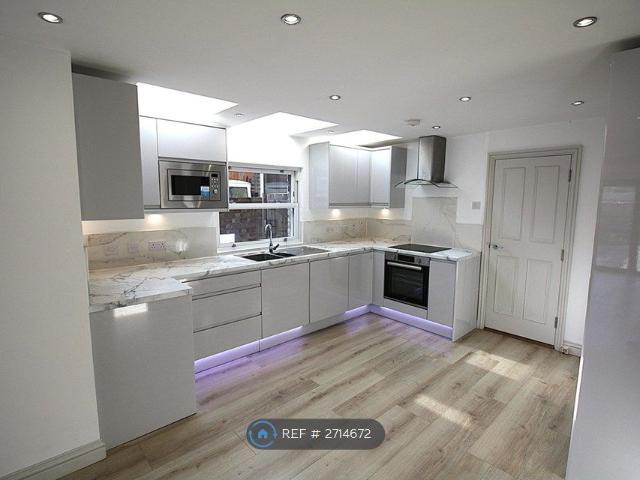 Bridge Road, Uxbridge UB8, 2 bed flat to rent, £1,750 pcm | PrimeLocation