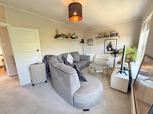 Bridge Road, WELWYN GARDEN CITY 2 bed apartment to rent £1,250 pcm £288 pw