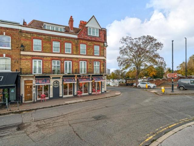 Bridge Road, East Molesey KT8 1 bed flat to rent £2,000 pcm £462 pw