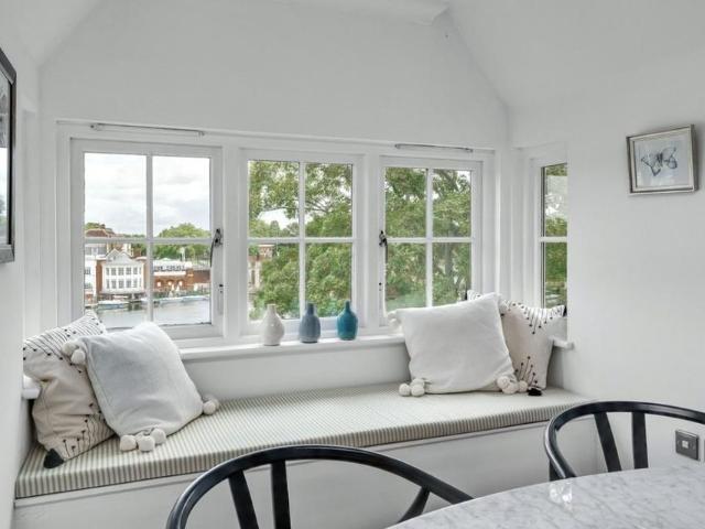 Bridge Road, East Molesey KT8 1 bed flat to rent £2,500 pcm £577 pw