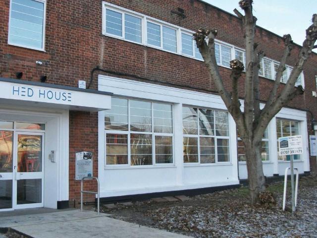 Bridge Road East, Welwyn Garden City 1 bed apartment to rent £1,150 pcm £265 pw